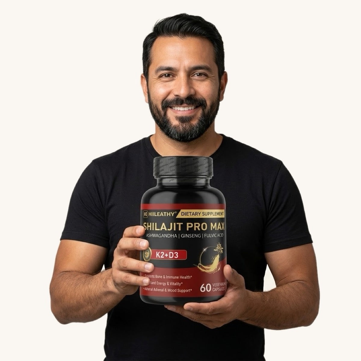 Hombre con energía sosteniendo Shilajit Pro Max